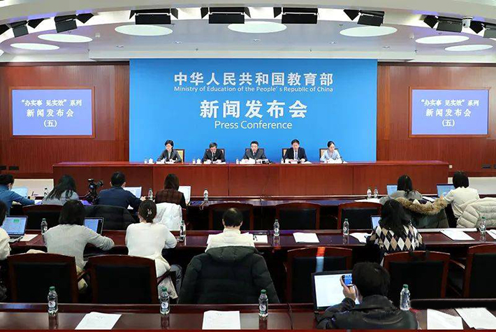 “厕所革命” 快看看你们学校厕所有异味吗？