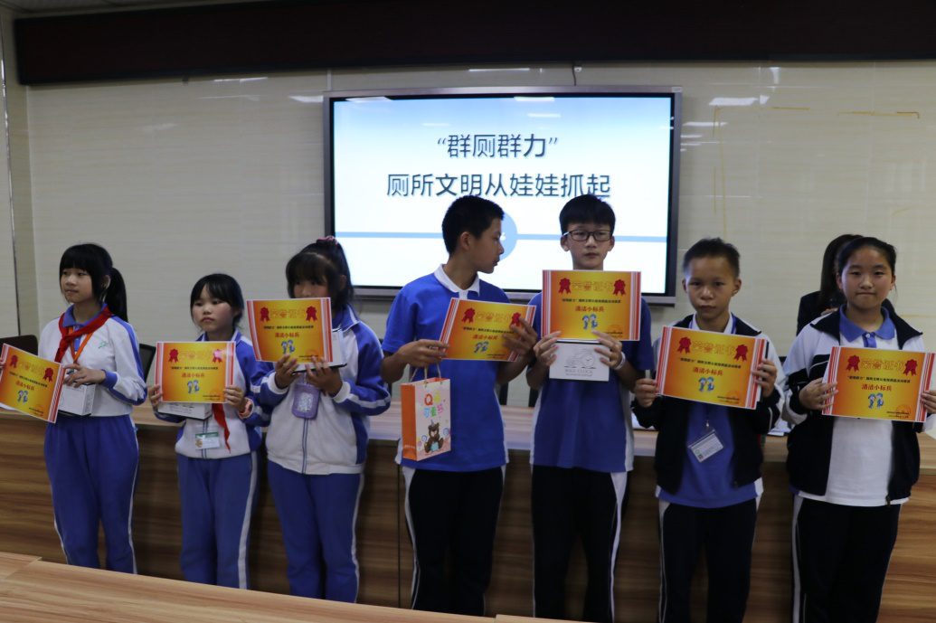 获奖的学生合影 获奖的学生合影