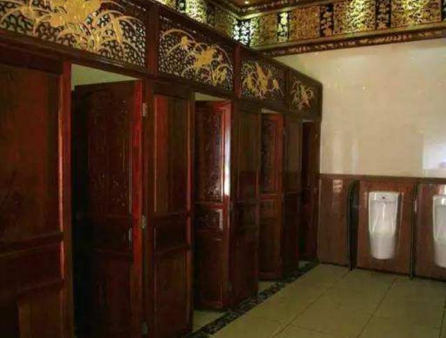 广州又一园林走红，公厕造价500万引争议，游客看后却不敢使用
